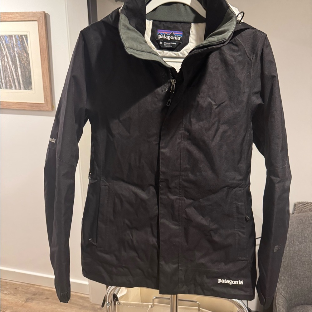 Patagonia Women's Black insulated Ski Jacket